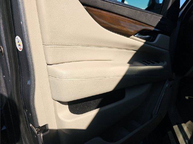 Used 2019 Cadillac Escalade Premium Luxury RWD image 9