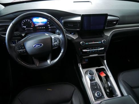 Certified 2020 Ford Explorer XLT w/ Equipment Group 202A AWD/4WD image 4