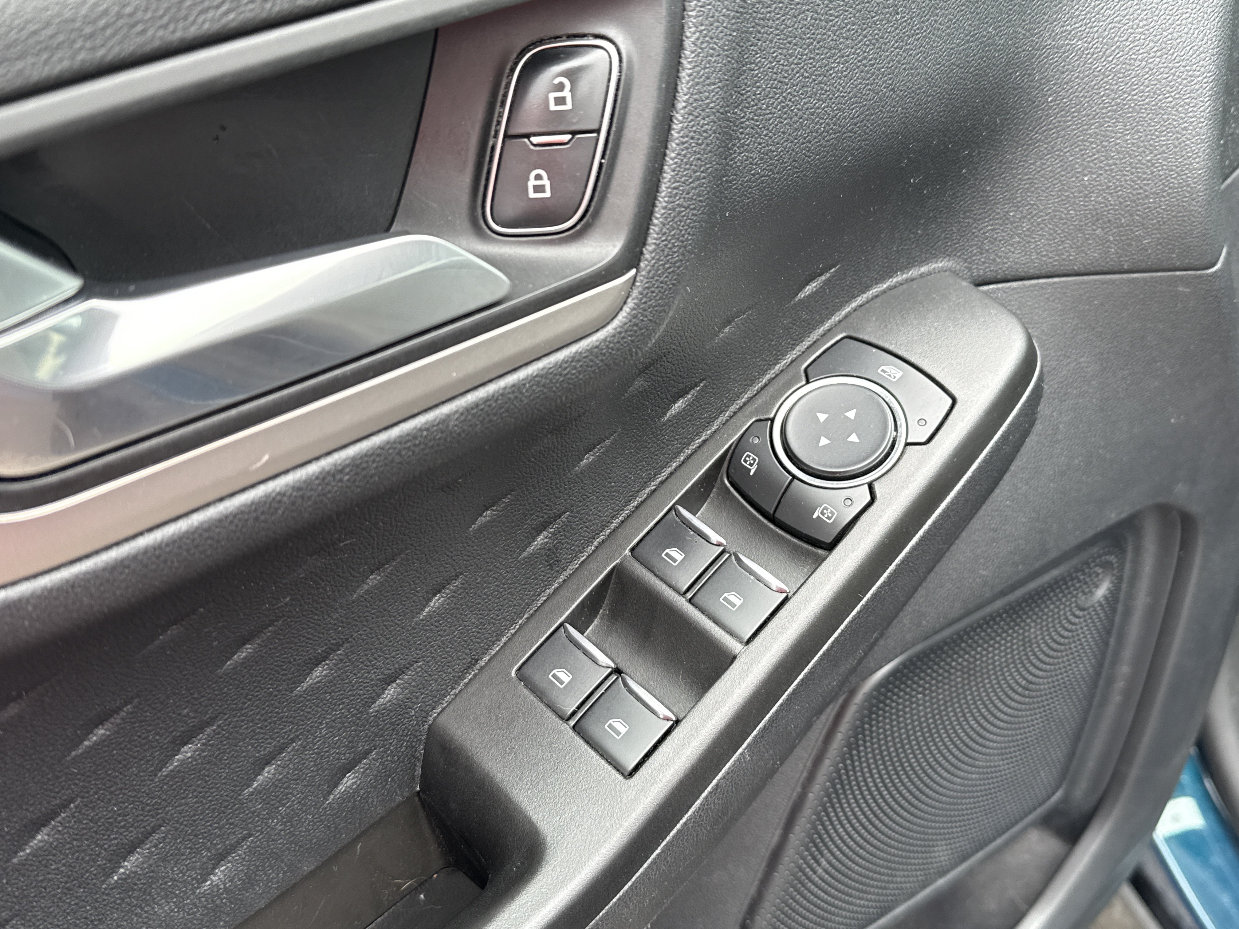 Used 2020 Ford Escape SE AWD/4WD image 16