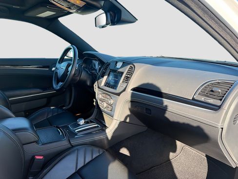 Used 2023 Chrysler 300 C image 13