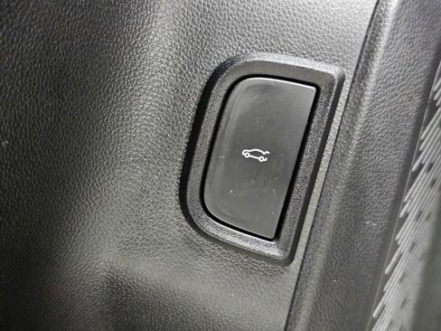 Used 2025 GMC Terrain Elevation w/ Elevation Premium Package image 29