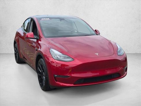Used 2024 Tesla Model Y Long Range AWD/4WD image 3