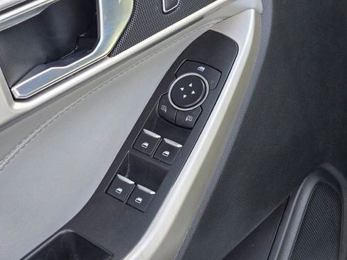 Used 2022 Ford Explorer XLT w/ Equipment Group 202A image 21