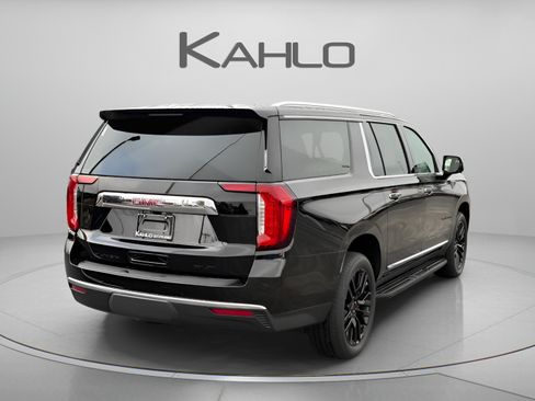 Used 2024 GMC Yukon XL SLT w/ SLT Premium Package AWD/4WD image 5