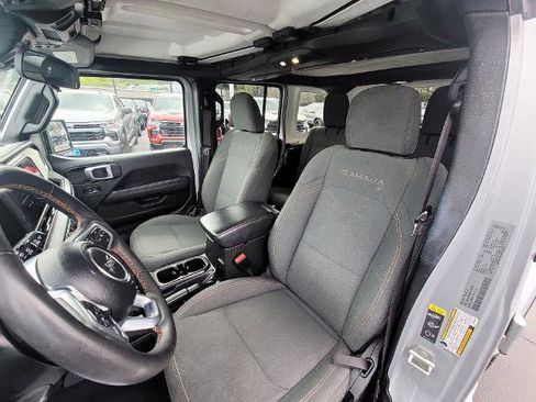 Used 2024 Jeep Wrangler Unlimited Sahara image 18