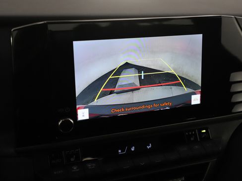 Used 2025 Toyota Camry SE w/ Convenience Package image 20