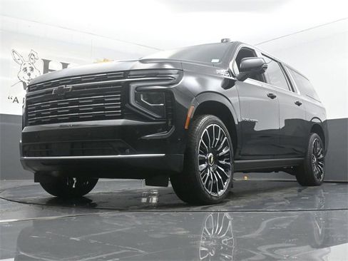 New 2026 Chevrolet Suburban High Country w/ LPO, Illumination Package image 4