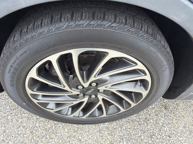 Used 2019 Lincoln Nautilus Reserve FWD image 10