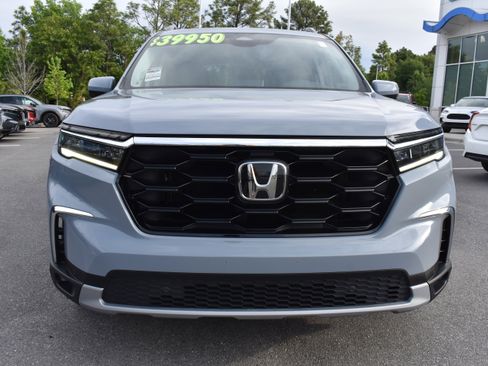 Certified 2023 Honda Pilot Touring image 4