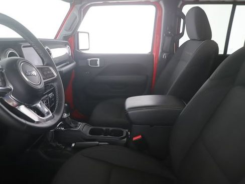Used 2022 Jeep Wrangler Unlimited Sahara w/ Cold Weather Group AWD/4WD image 16