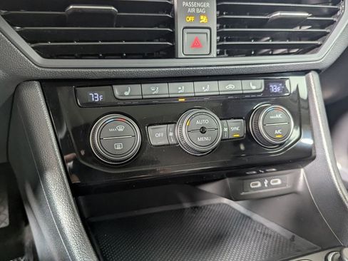 Used 2023 Volkswagen Jetta SE FWD image 19