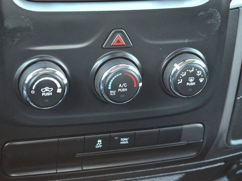 Used 2024 RAM 1500 Classic SLT image 28