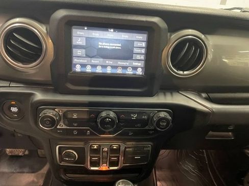 Used 2019 Jeep Wrangler Unlimited Sahara AWD/4WD image 12