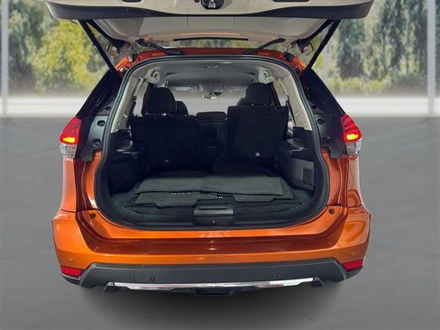 Used 2019 Nissan Rogue SV image 12