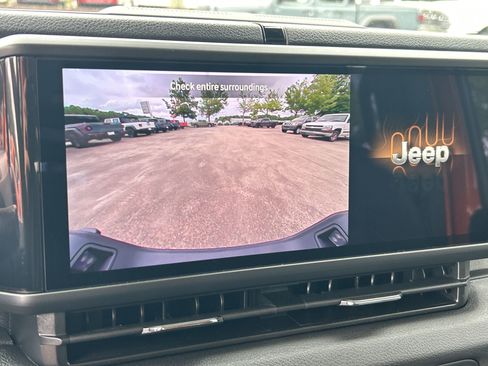 New 2025 Jeep Gladiator Sport image 24