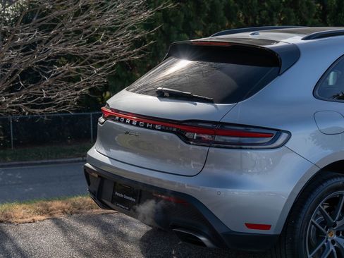 Certified 2025 Porsche Macan image 13