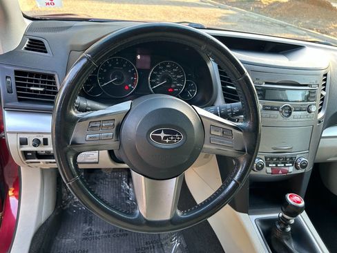 Used 2011 Subaru Outback 2.5i Premium image 24