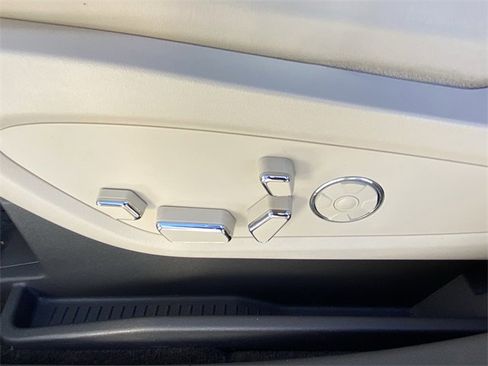 Used 2020 Lincoln Nautilus Reserve w/ Equipment Group 202A image 7