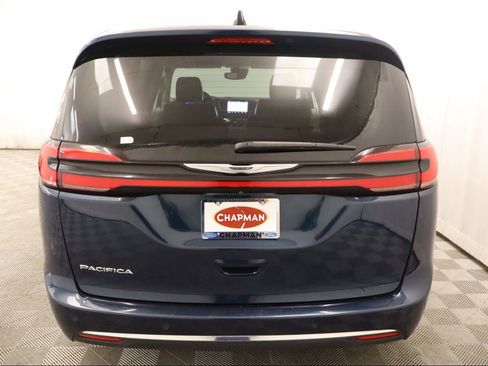 Used 2023 Chrysler Pacifica Touring-L FWD image 5
