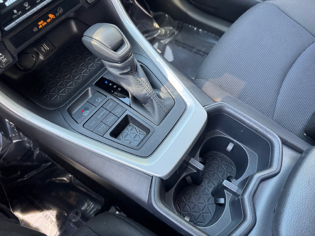Used 2025 Toyota RAV4 LE AWD/4WD image 22