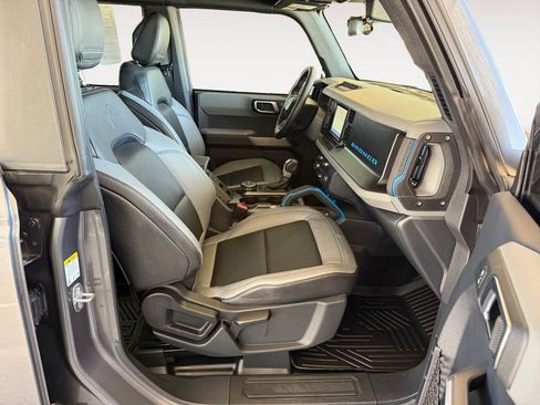 Used 2022 Ford Bronco Black Diamond image 13