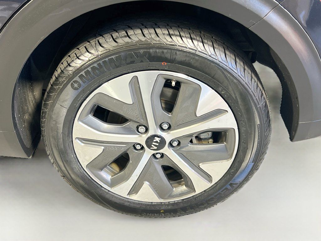 Used 2020 Kia Niro EX FWD image 30