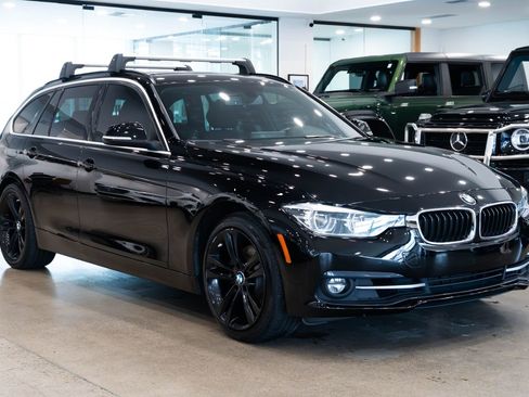 Used 2018 BMW 330i xDrive Wagon image 3
