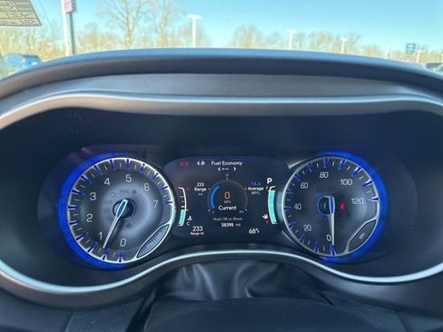 Used 2024 Chrysler Pacifica Touring-L FWD image 34