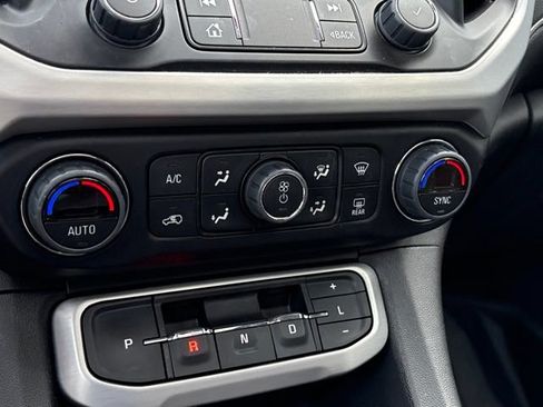 Used 2023 GMC Acadia SLE w/ Driver Convenience Package AWD/4WD image 17