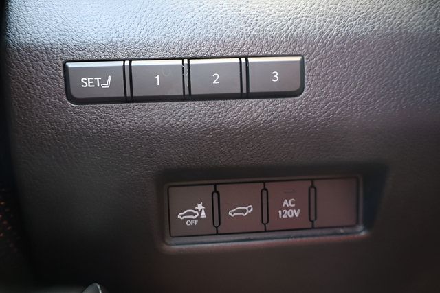 Used 2024 Lexus GX 550 w/ Accessory Package (2T) AWD/4WD image 21