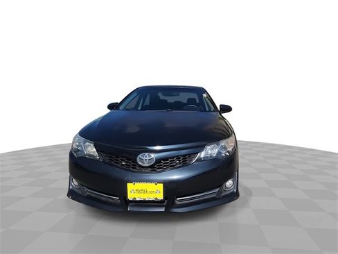 Used 2014 Toyota Camry SE image 3