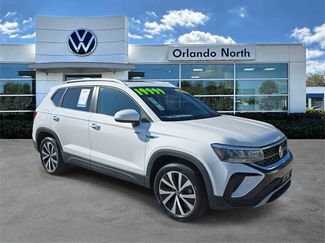Used 2022 Volkswagen Taos SE image 1