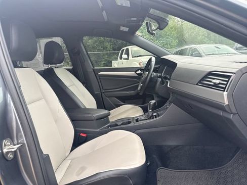 Used 2019 Volkswagen Jetta R-Line w/ R-Line Cold Weather Package FWD image 9