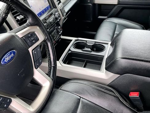 Used 2021 Ford F250 Lariat w/ Chrome Package image 15