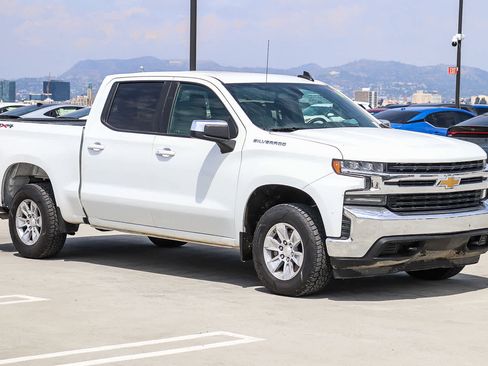Used 2021 Chevrolet Silverado 1500 LT image 3