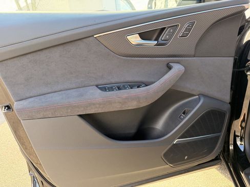 New 2025 Audi RS Q8 performance image 12