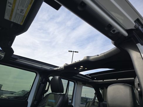 Used 2022 Jeep Wrangler Unlimited Rubicon 4xe w/ Cold Weather Group image 9