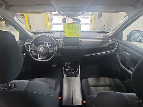 Used 2025 Nissan Rogue SV image 30