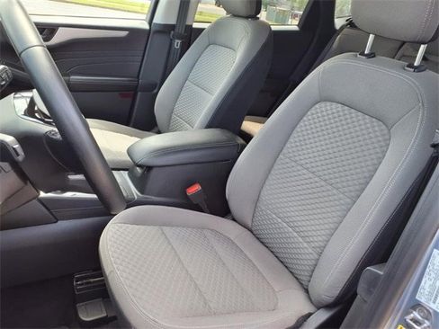 Certified 2022 Ford Escape SE w/ SE Sport Appearance Package image 11