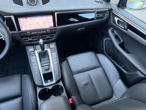 Used 2020 Porsche Macan AWD/4WD image 31