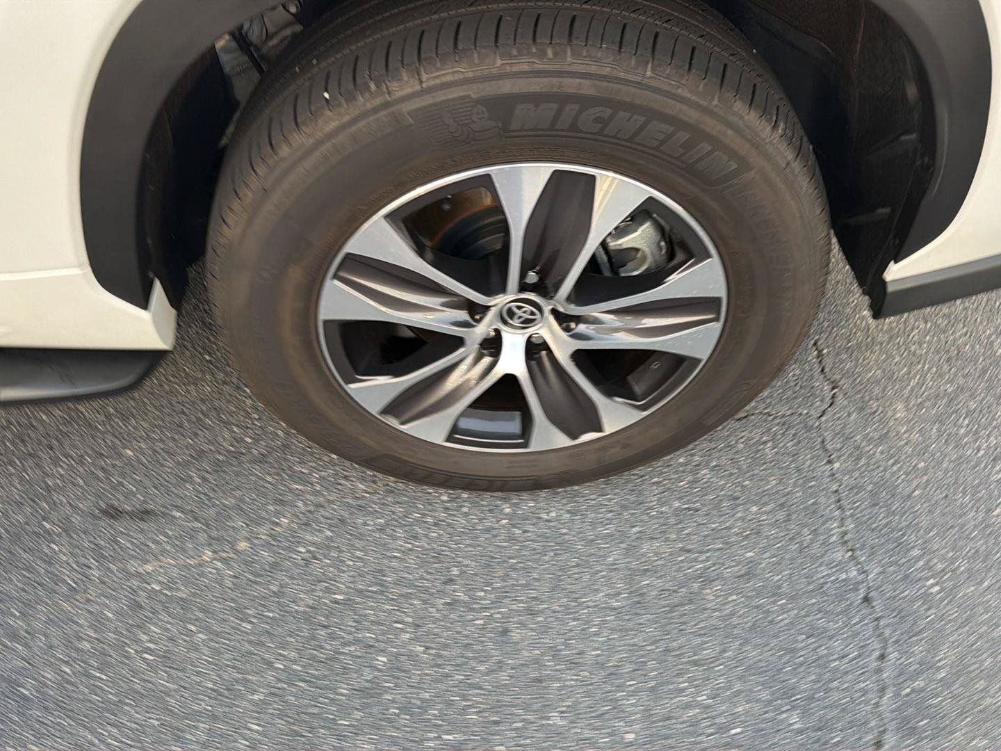 Certified 2023 Toyota Highlander XLE FWD image 40
