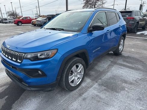 Used 2022 Jeep Compass Latitude w/ Convenience Group AWD/4WD image 1