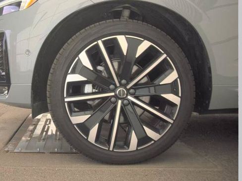 Used 2026 Volvo XC60 B5 Ultra AWD/4WD image 11