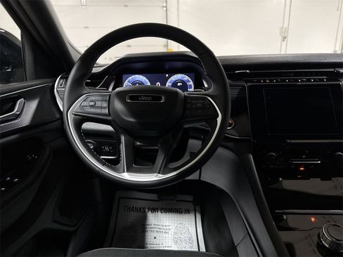 New 2025 Jeep Grand Cherokee L Laredo image 18