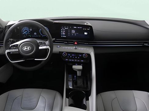 New 2025 Hyundai Elantra Limited FWD image 34