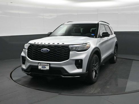 New 2026 Ford Explorer ST-Line w/ ST-Line Street Pack AWD/4WD image 5