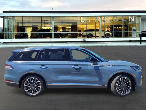 Used 2026 Lincoln Aviator Reserve AWD/4WD image 3
