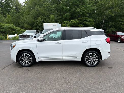 Used 2024 GMC Terrain Denali w/ Denali Premium Package AWD/4WD image 2