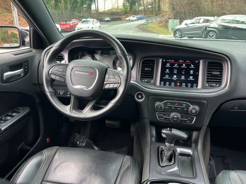 Used 2017 Dodge Charger SXT w/ Premium Group image 18