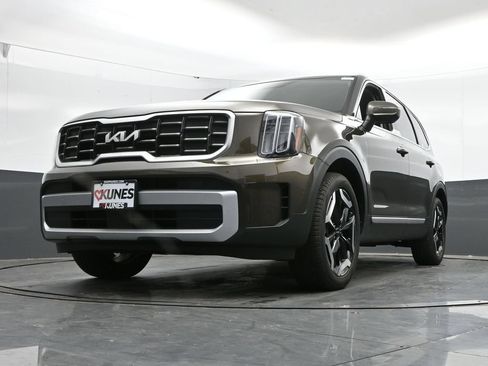 Used 2025 Kia Telluride S AWD/4WD image 43